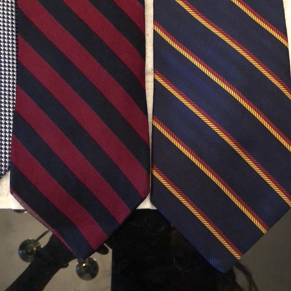 3 BROOKS BROTHERS TIES & 1 MICHEAL KORS TIE - Picture 9 of 10